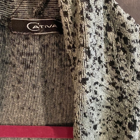 Stylish Women's Cardigan in Black and Gray - Picture 2 of 7